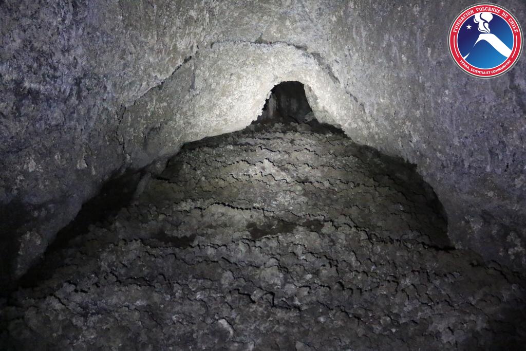 Cueva Volcánica del Lanín
